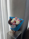 Moonlit Blooms — Mid-Autumn Bouquet & Mooncake Set